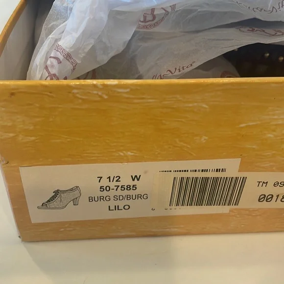 Bella Vita Burgundy Suede Peep toe,lace up,chunky heel,zipper closure,7 1/2, - Picture 13 of 16